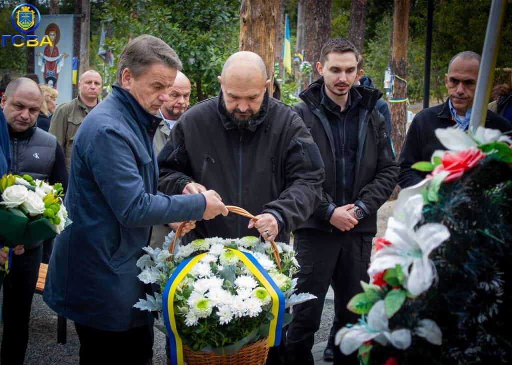 Гостомель відвідали парламентарі ЄС: делегація побачила місця боїв за аеропорт Гостомель відвідали парламентарі ЄС: делегація побачила місця боїв за аеропорт