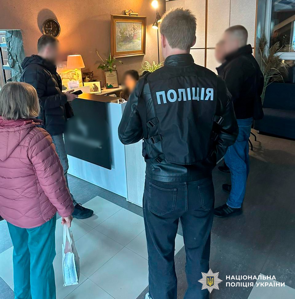 Поліція проводить процесуальні дії в адмінбудівлі