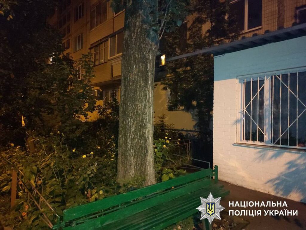 У Києві чоловік через борг завдав знайомому численних ножових поранень: нападника затримали У Києві чоловік через борг завдав знайомому численних ножових поранень: нападника затримали