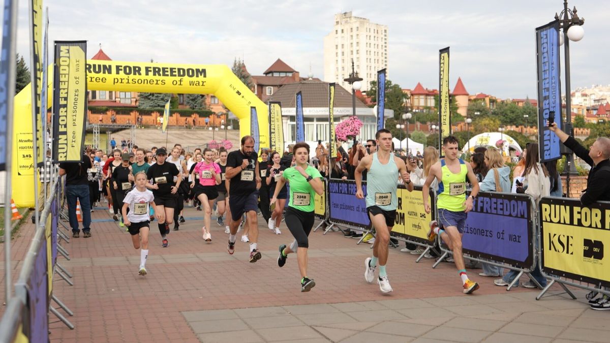 Бігуни стартують на благодійному забігу Run for Freedom у Києві