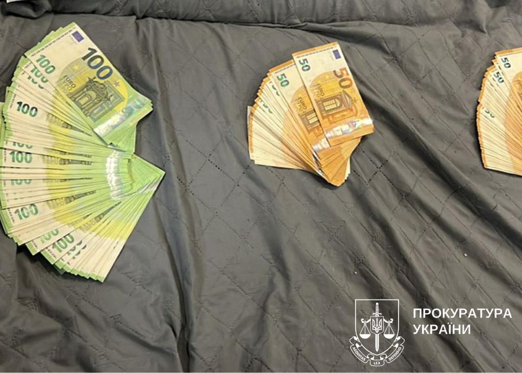 У Києві викрили схему ухилення від служби: $2 тис. за зняття з розшуку та 15 тис. євро за фіктивне працевлаштування
