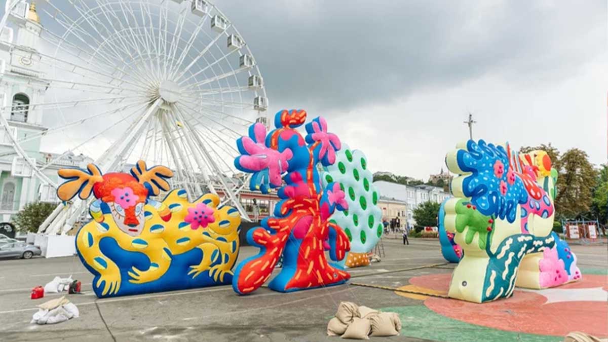 Пневмоскульптури за мотивами робіт Марії Примаченко