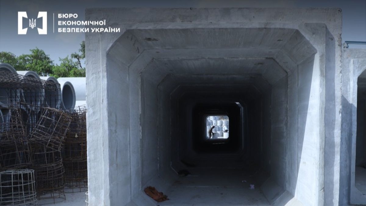 Міжкамерна бетонна труба для інженерних мереж у міському будівництві, глибина прорізу для систем водопостачання та каналізації.