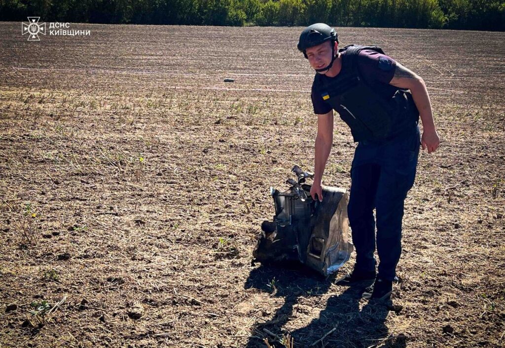 У полі на Київщині знайшли уламки російської ракети Х-101 із бойовою частиною