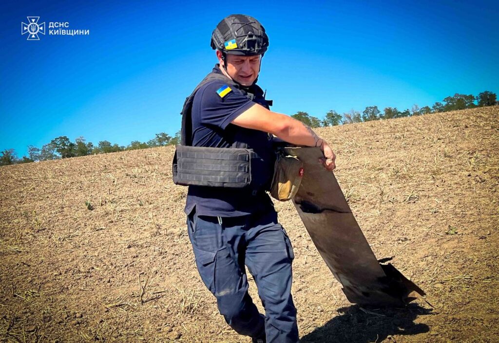 У полі на Київщині знайшли уламки російської ракети Х-101 із бойовою частиною