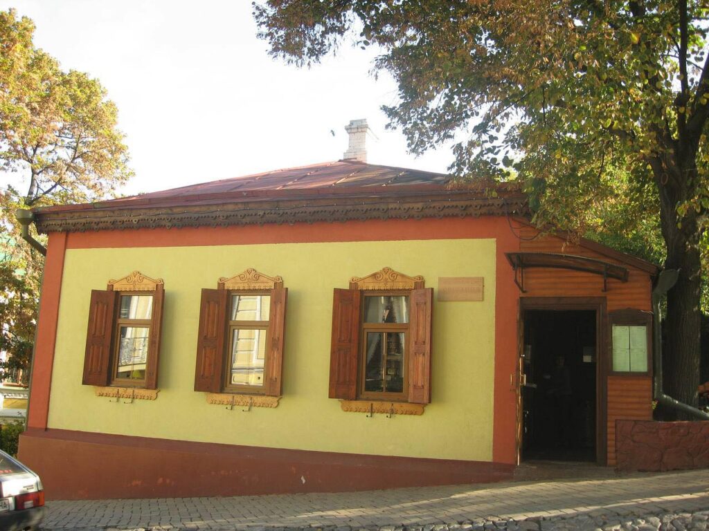 Петиція: кияни просять скасувати передачу пам’ятки на Андріївському узвозі інвестору