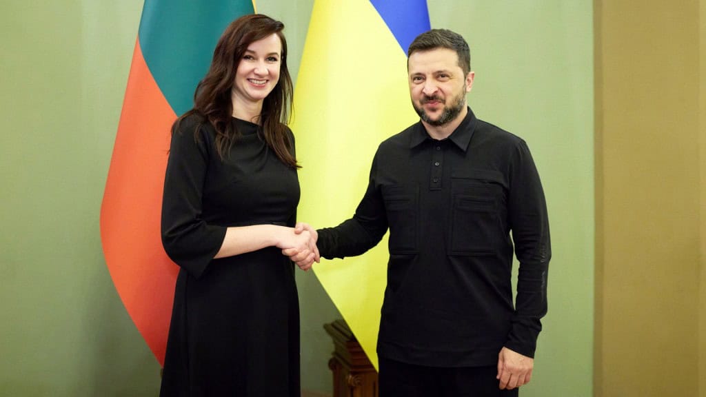 Прем'єри Нідерландів та Литви прибули до Києва Президент України Володимир Зеленський і прем’єр-міністр Литви Інга Ругінене під час зустрічі в Києві, 6 жовтня 2025 року