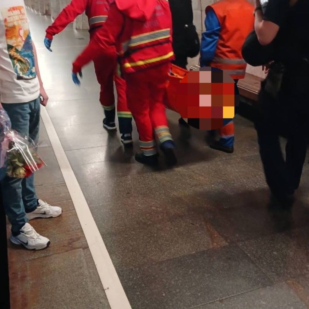 Київське метро сьогодні зупинялось двічі Київське метро сьогодні зупинялось двічі