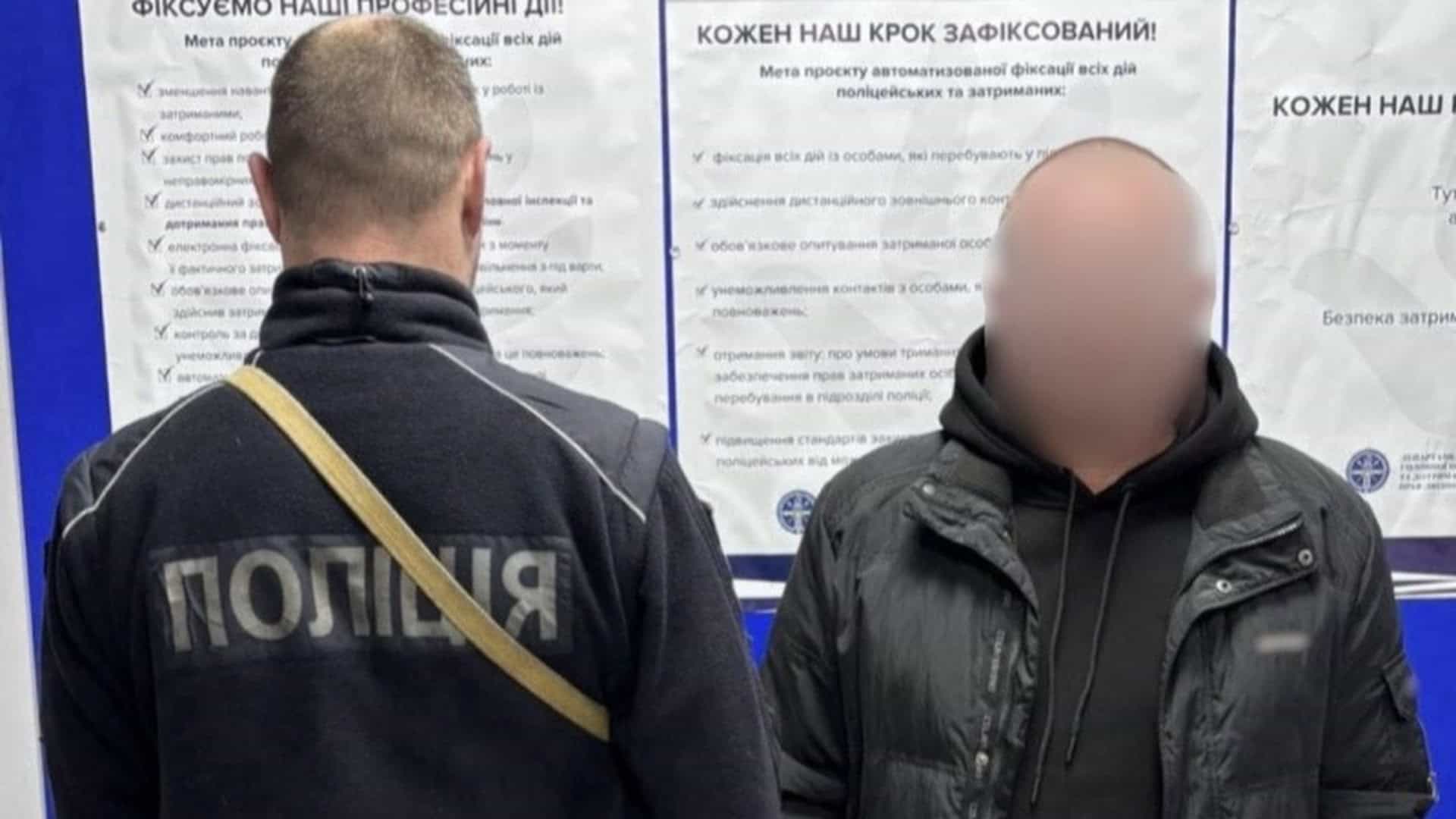 Затриманий підозрювани у поліцейськрму відділку