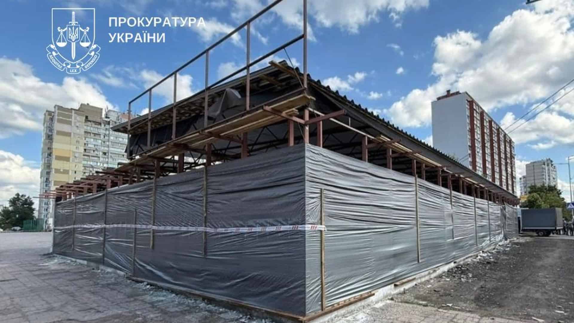 Павільйон який збудували незаконно в Києві