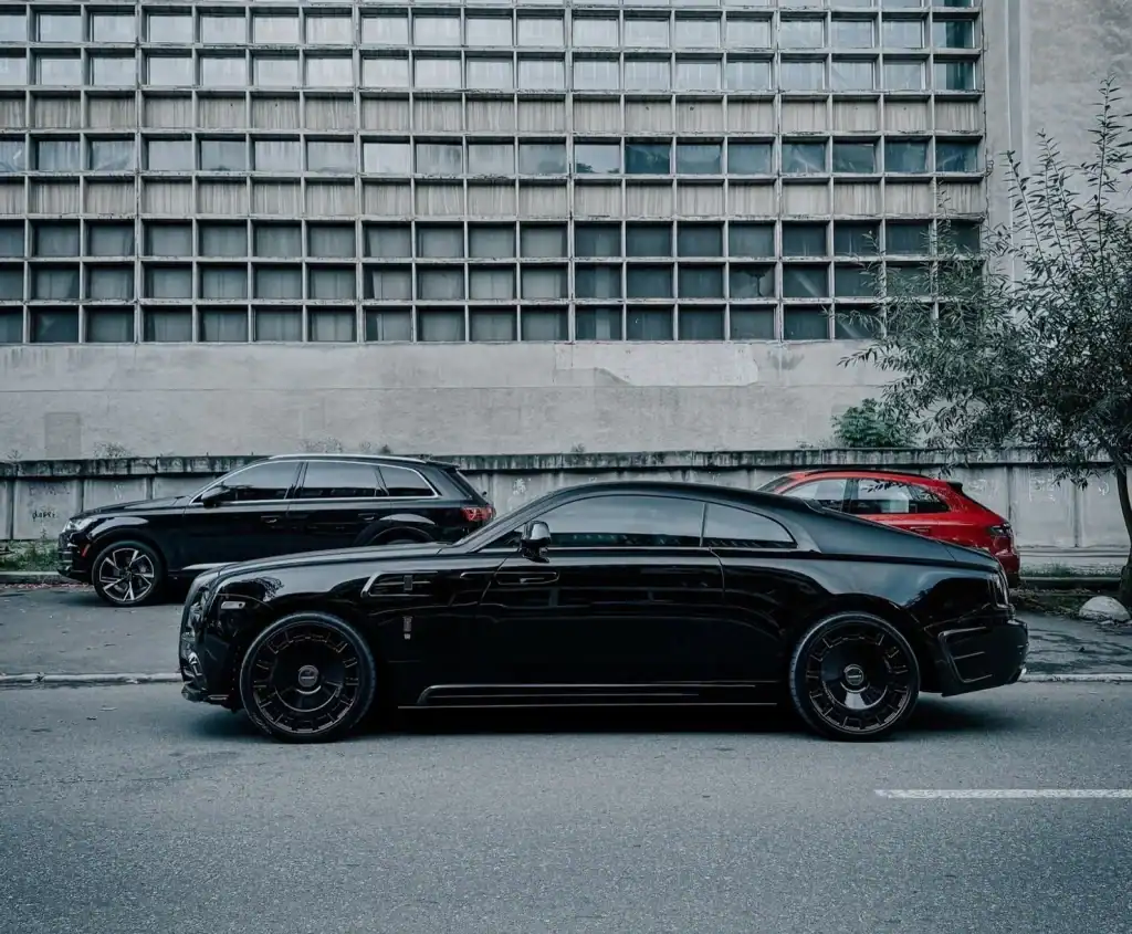 Рідкісне купе Rolls-Royce Wraith Mansory на вулицях Києва Рідкісне купе Rolls-Royce Wraith Mansory на вулицях Києва