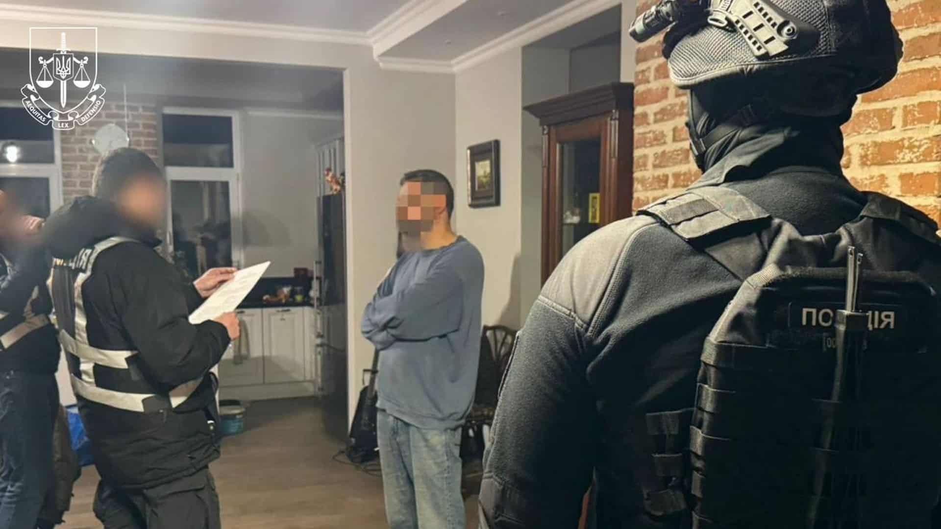 Силовики оголошують підозру ексдиректору Молодого театру Андрію Білоусу