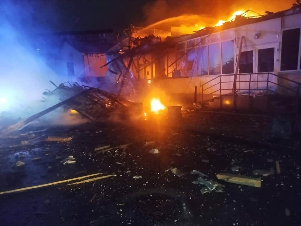 Броварський район під ударом: горять приватний будинок та міні-маркет Броварський район під ударом: горять приватний будинок та міні-маркет