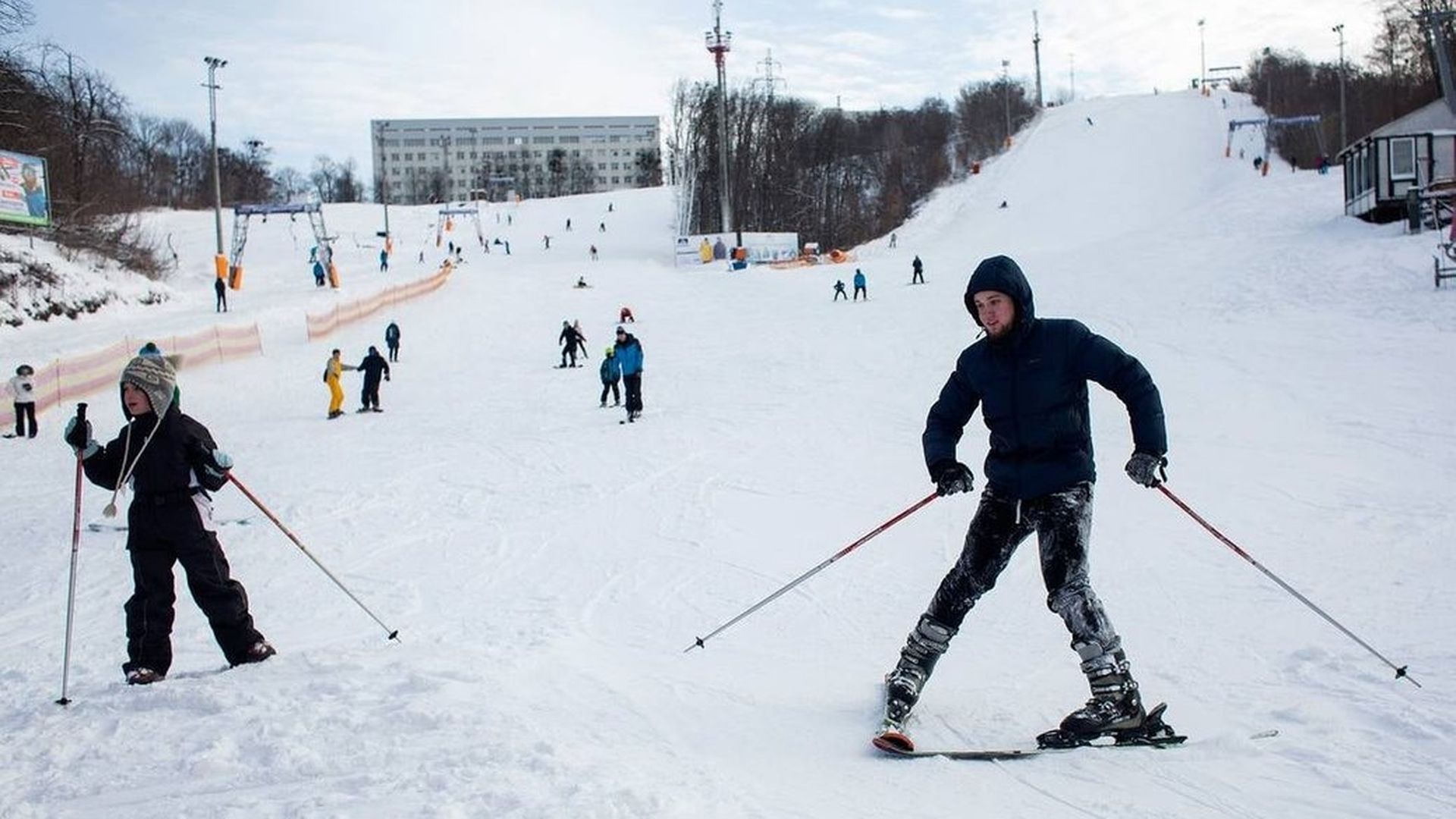 Кияни катаються на лижах в Протасовому Яру