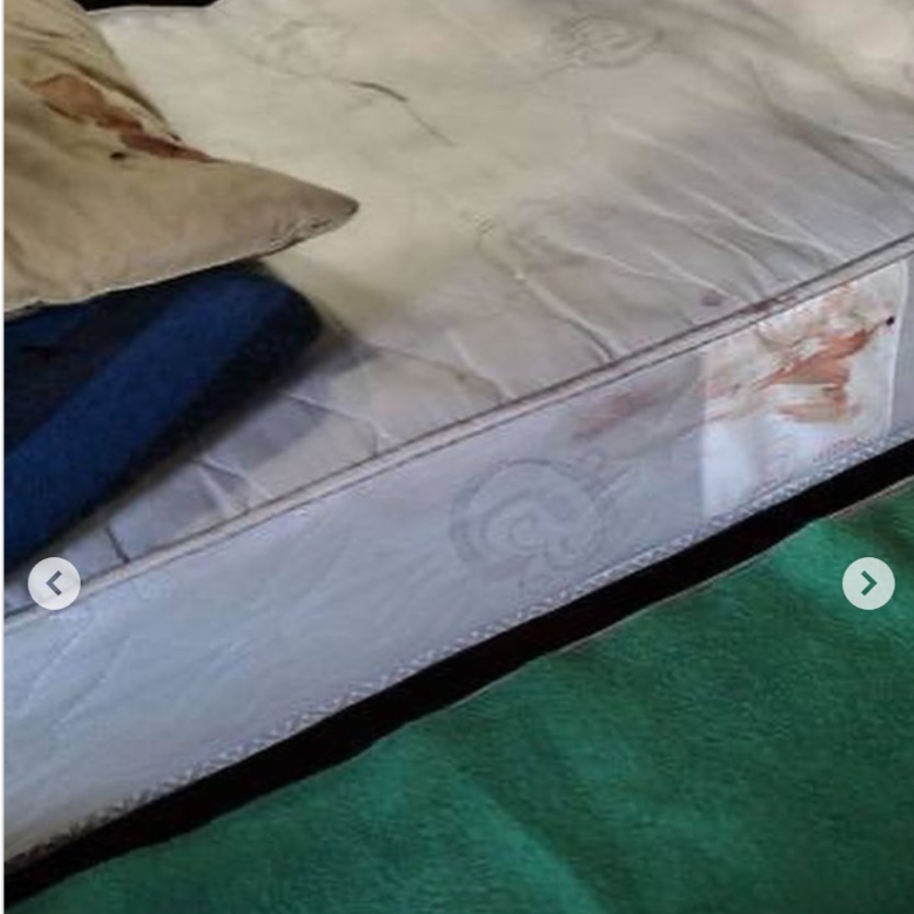 ТЦК Києва прокоментував скандальні фото з розподільчого центру Брудні матраци, сліди, схожі на кров