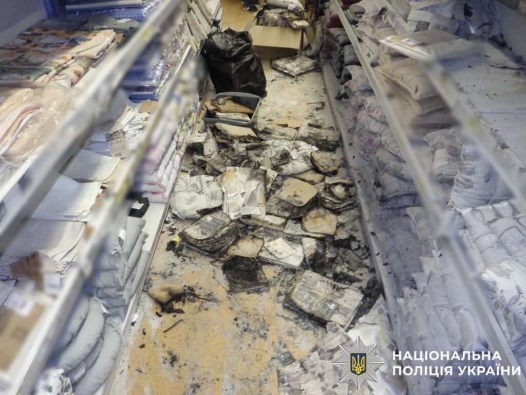 Бровари: 25-річного іноземця підозрюють у підпалі гіпермаркету Згорілі речі гіпермаркету