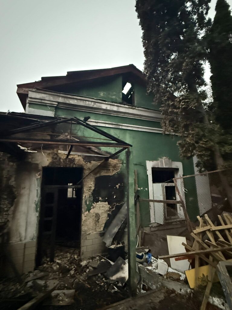 Садибу на Гончара розбирають комунальники: Київ втрачає пам'ятки через байдужість влади