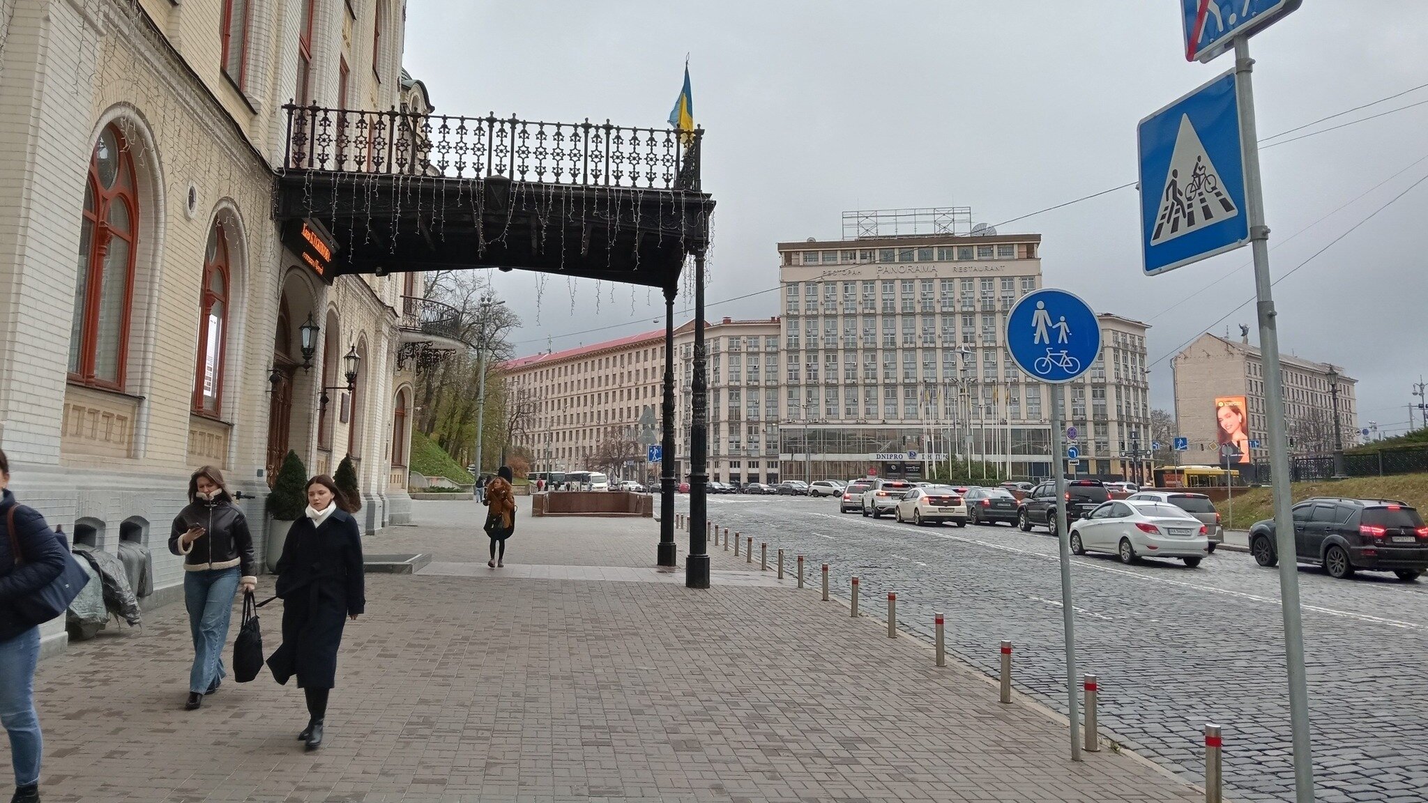 Інклюзивний перехід та нові дорожні знаки біля Київської філармонії