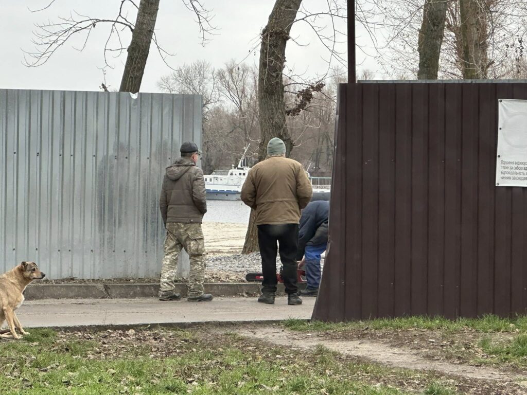 Що будують у Галерній затоці: важка техніка працює в забороненій зоні Що будують у Галерній затоці: важка техніка працює в забороненій зоні