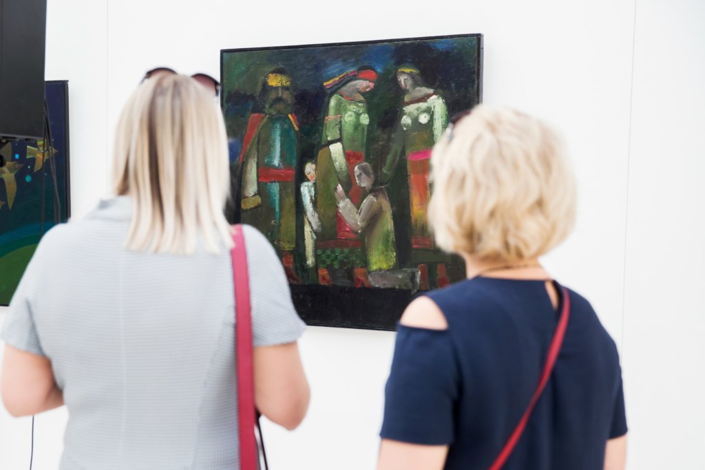 Відвідувачі виставки творів художника Олексія Потапенка «Хліби»