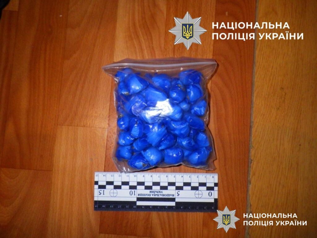 Вилучені поліцією згортки з наркотиками
