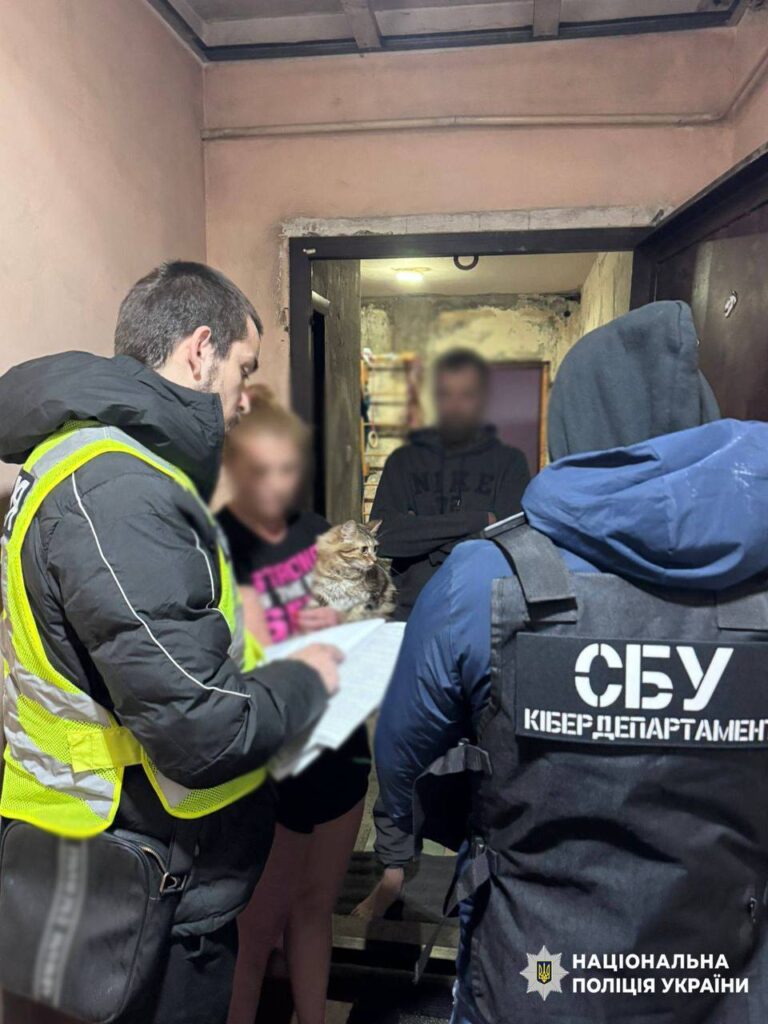 Правоохоронці вручають підозру фігуранту