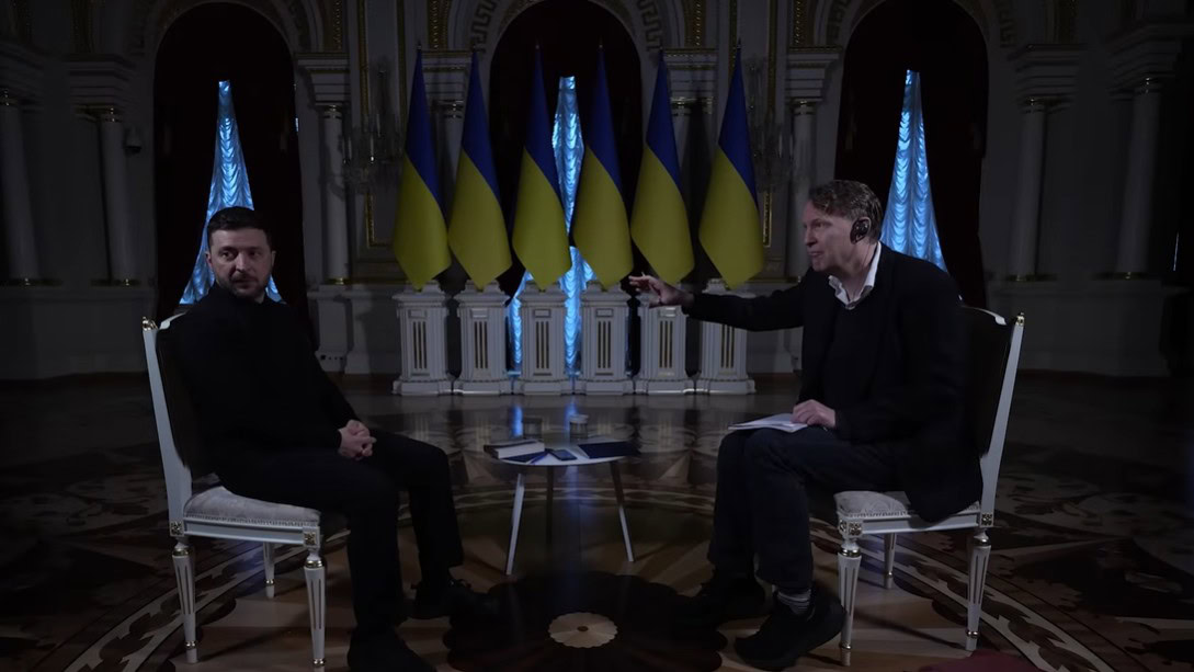 Президент України Володимир Зеленський у темноті під час інтерв'ю The Guardian
