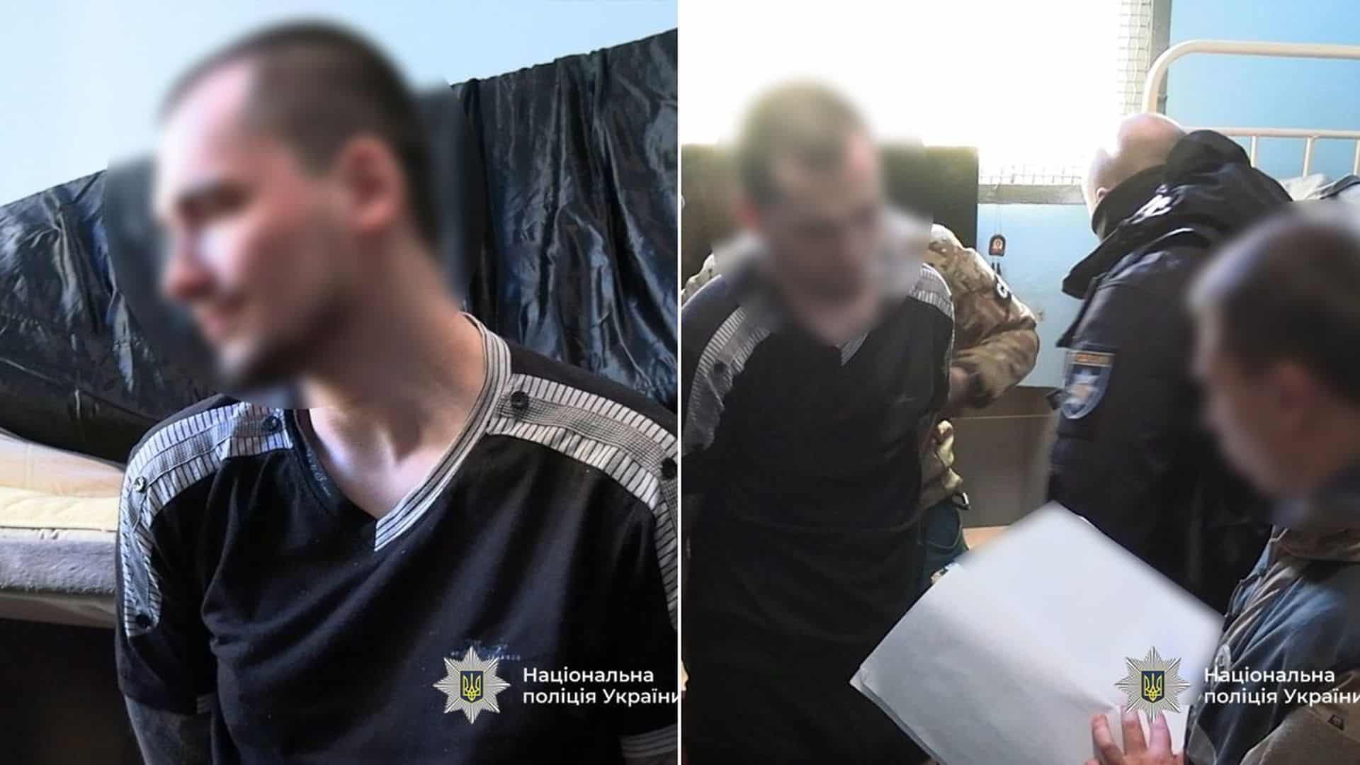 Чоловік у супроводі правоохоронців, його обличчя розмите