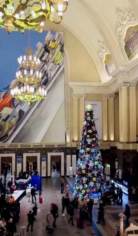 Новорічіна ялинка на залізничному вокзалі Києва