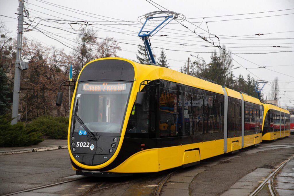 Київ запустив 22 нові трамваї та автобуси: на яких маршрутах
