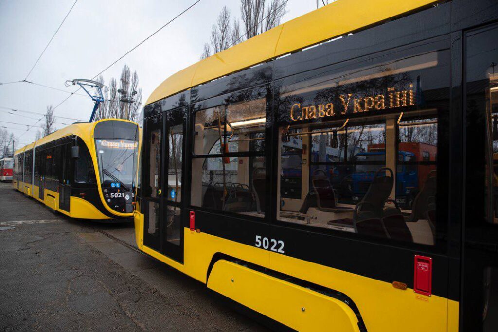 Трамвай із надписом Слава Україні на табло