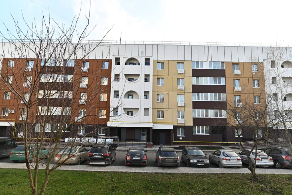 Нова пʼятиповерхівка, відремонтована в Бородянці