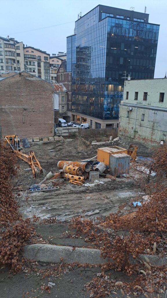 Під час війни на Подолі продовжують знищувати об'єкти культурної спадщини попри мораторій та судові справи