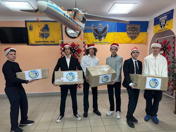  Учні Авіакосмічного ліцею на День Святого Миколая відправили посилки захисникам