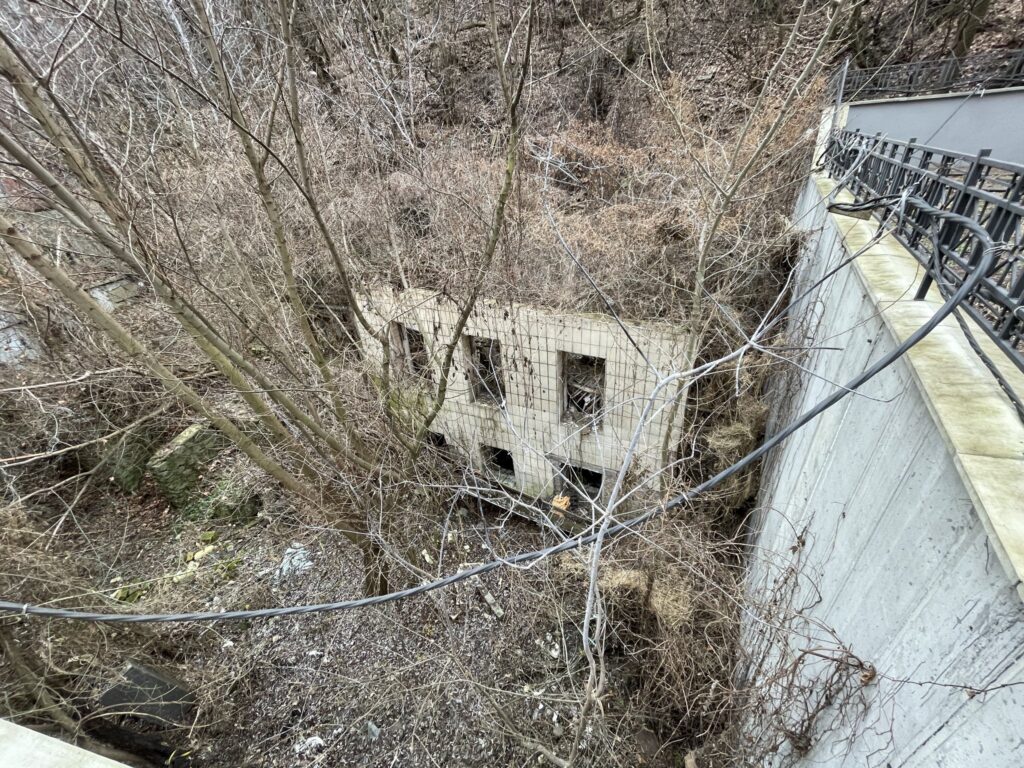 музей Григорія Світлицького, зараз в руїнах, вид згори