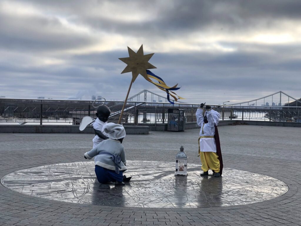 Кий, Щек, Хорив та Либідь вбралися у святкові костюми — побачити можна 24-25 грудня