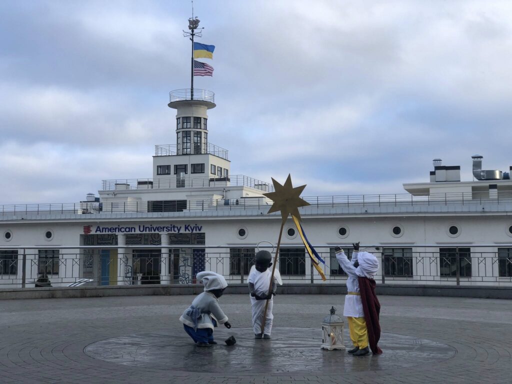 Кий, Щек, Хорив та Либідь вбралися у святкові костюми — побачити можна 24-25 грудня