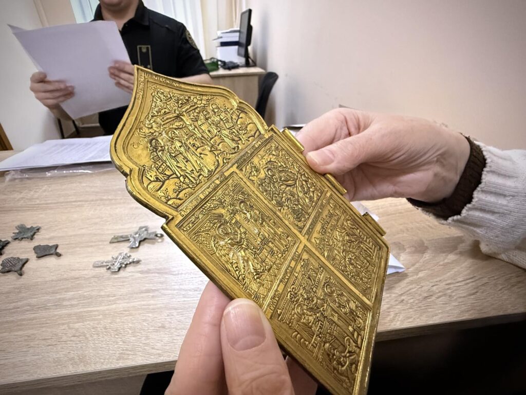 У 2025 році Київська митниця виявила 887 кримінальних правопорушень Металічна ікона