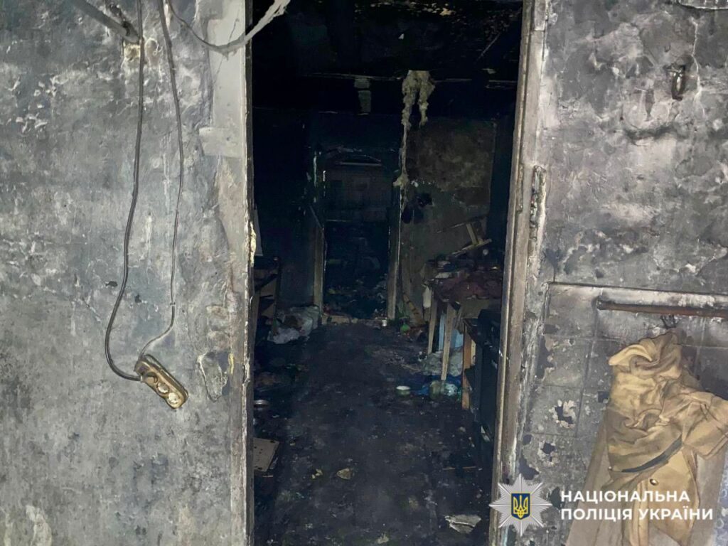 Друга смертельна пожежа за три дні: у Броварах загинула жінка Згорівший приватний житловий будинок в місті Бровари, двері в приміщення