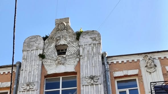 Столітні леви на Великій Житомирській руйнуються: експерти попереджають