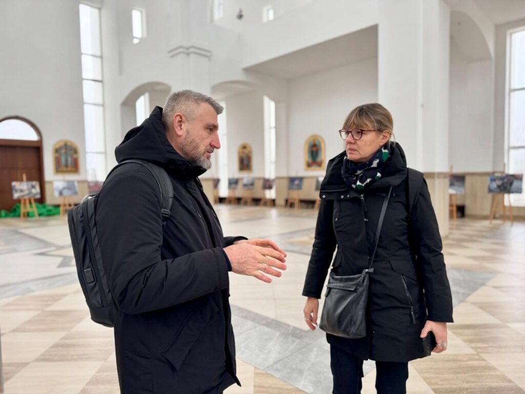 У Бучі французька політологиня Александра Гужон зібрала свідчення злочинів