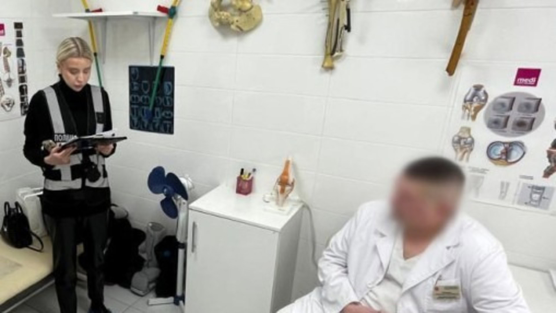 Поліцейська оголошу підозру лікарю
