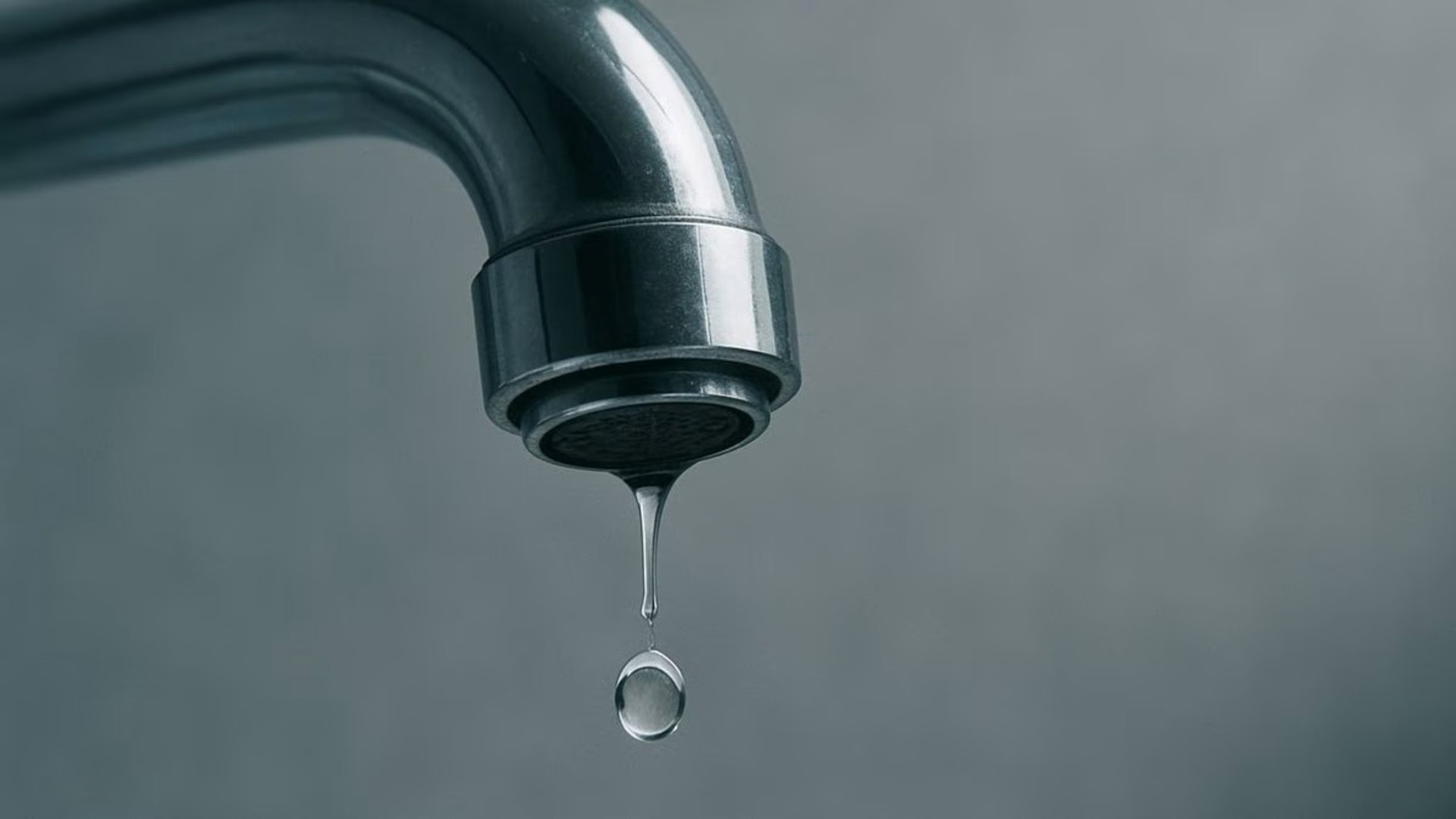 Кран, з якого крапає вода