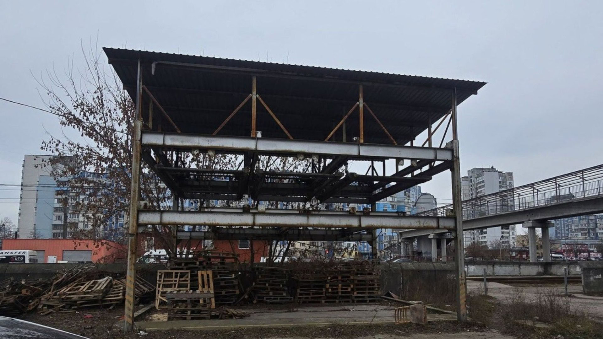 Занедбана парковка