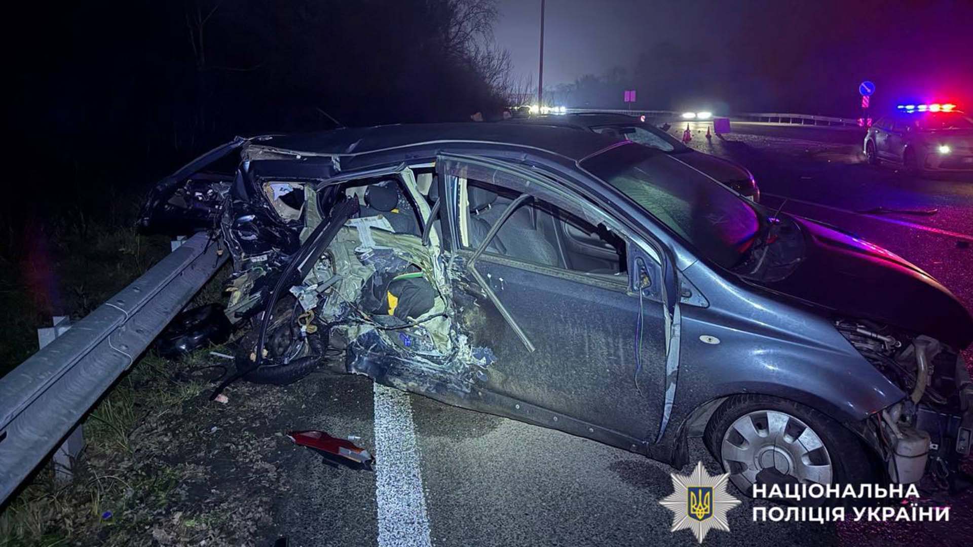 Пошкоджений автомобіль на місці ДТП