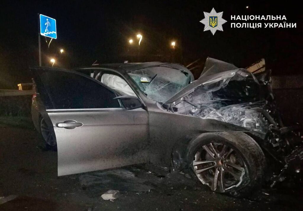 ДТП на Набережному шосе: загинув 18-річний водій BMW ДТП на Набережному шосе: загинув 18-річний водій BMW