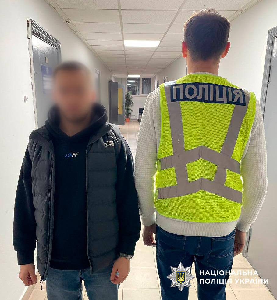 Заради лайків у формі поліції: киянину загрожує штраф 34 000 грн Заради лайків у формі поліції: киянину загрожує штраф 34 000 грн