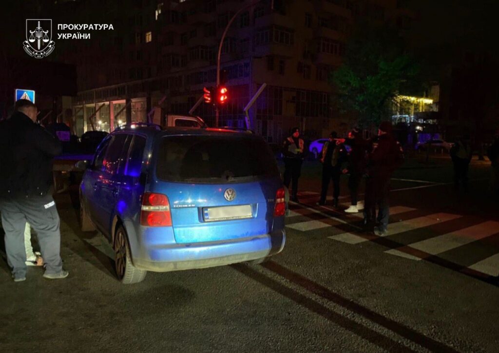 Двох киян затримали за погрози таксисту з пістолетом