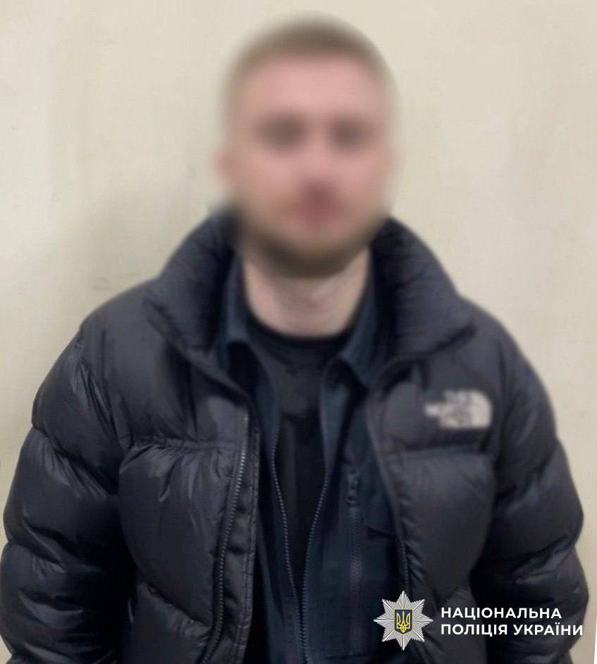 Двох киян затримали за погрози таксисту з пістолетом