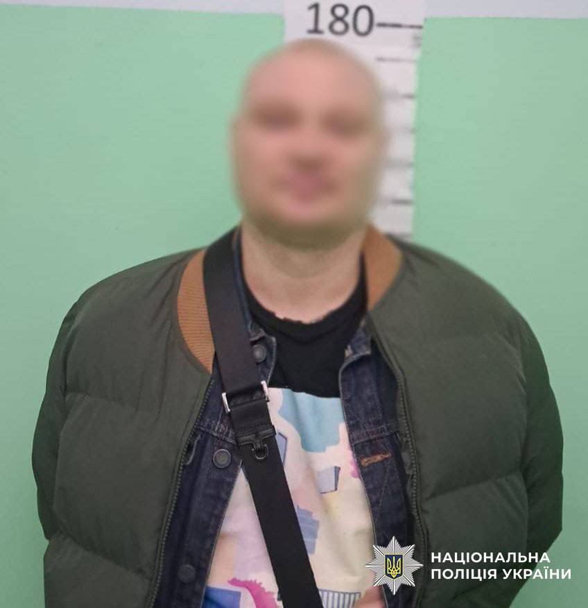 Двох киян затримали за погрози таксисту з пістолетом